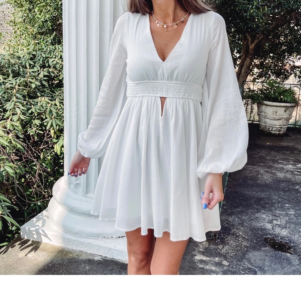 Elegant White Long Sleeve Dress
